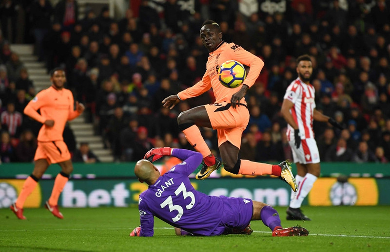 salah lap cu dup liverpool thang dam stoke de ap sat top 4