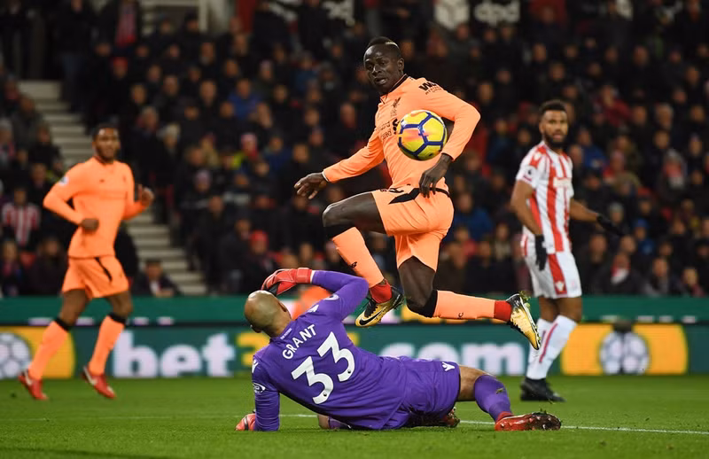 salah lap cu dup liverpool thang dam stoke de ap sat top 4