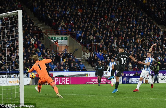 Thành Manchester thống lĩnh cuộc đua vô địch Premier League ảnh 2 thanh manchester thong linh cuoc dua vo dich premier league