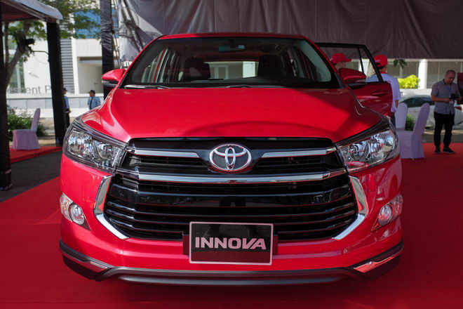 can canh toyota innova venturer gia 855 trieu dong