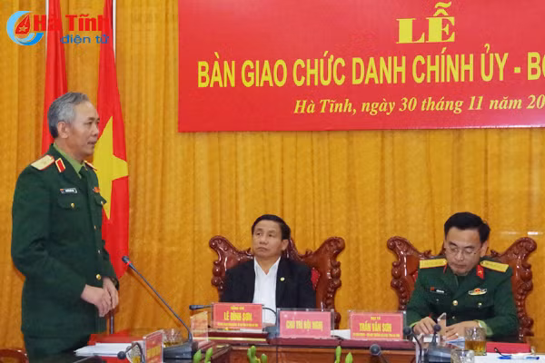 bo chi huy quan su tinh ha tinh co chinh uy moi