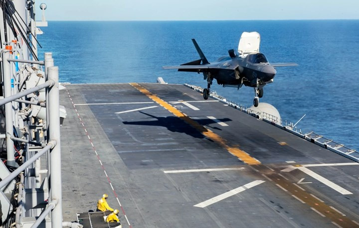 can canh sieu chien dau co f 35 pho dien suc manh tren khong