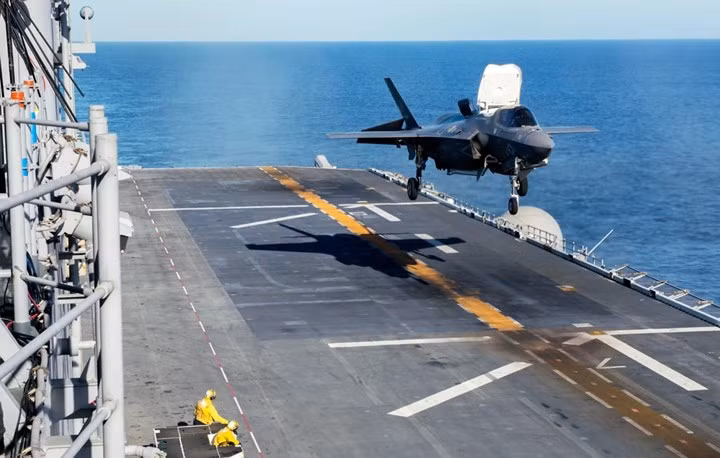 can canh sieu chien dau co f 35 pho dien suc manh tren khong