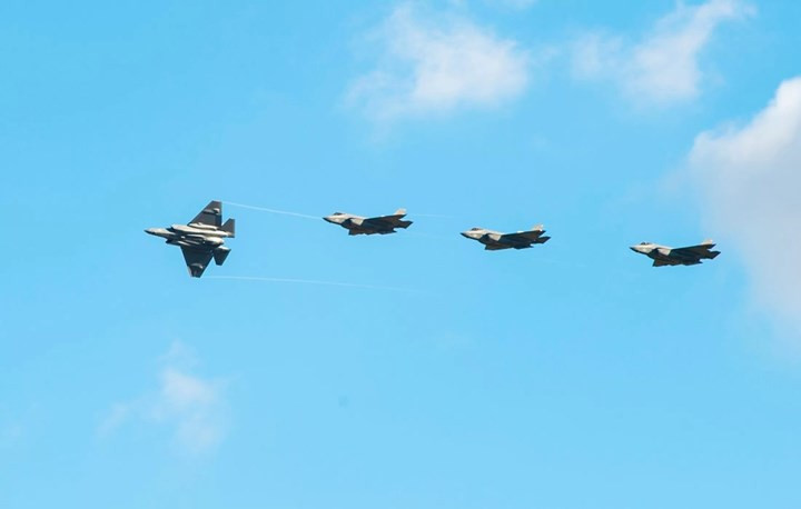 can canh sieu chien dau co f 35 pho dien suc manh tren khong