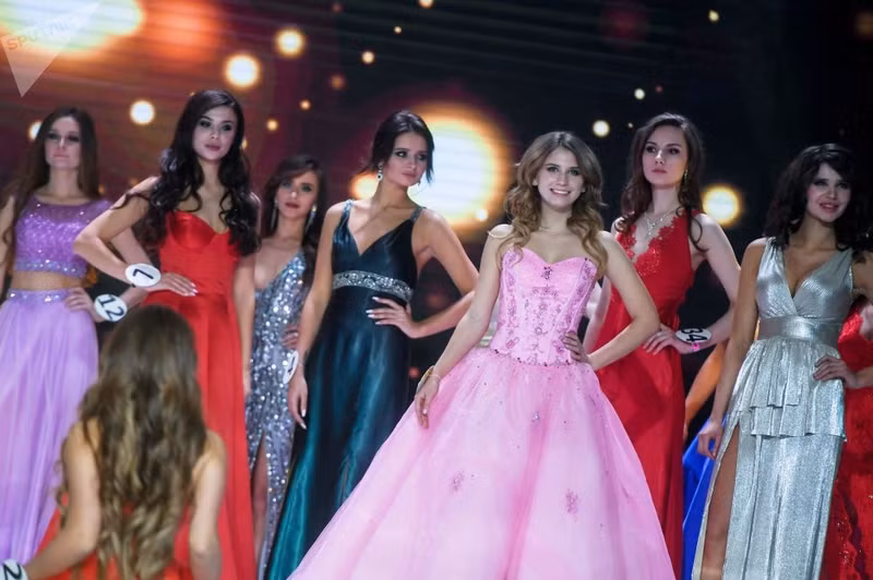 nhung hinh anh an tuong dem chung ket cuoc thi hoa hau moscow 2017