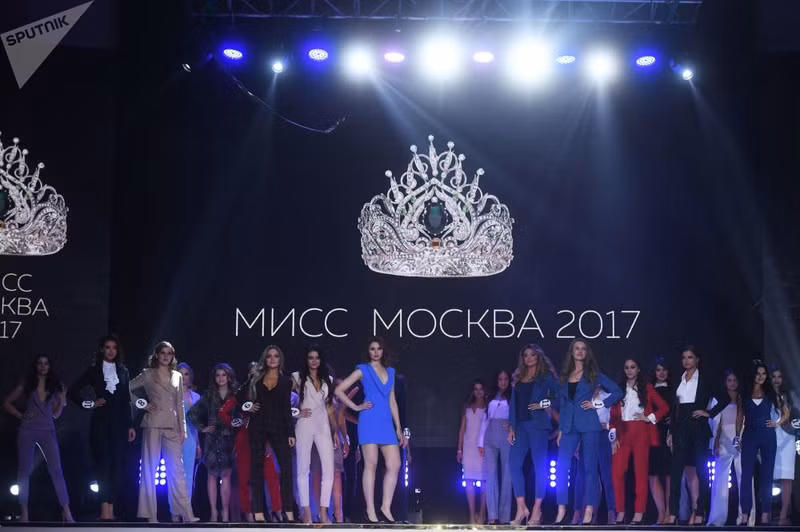 nhung hinh anh an tuong dem chung ket cuoc thi hoa hau moscow 2017