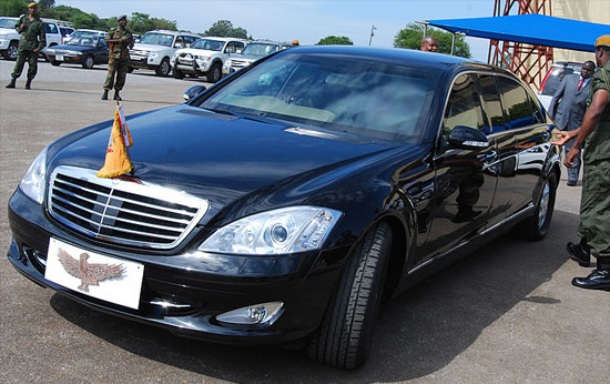 dan xe tri gia hon 11 trieu usd cua cuu tong thong zimbabwe