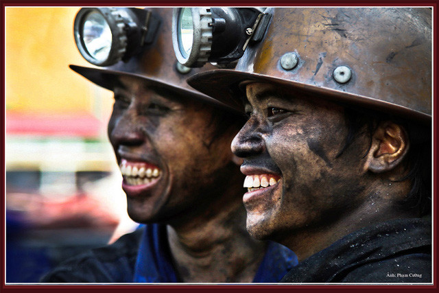 khoanh khac chan that ve cuoc song cua nhung nguoi tho mo o quang ninh