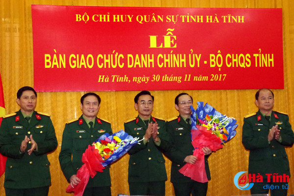 bo chi huy quan su tinh ha tinh co chinh uy moi