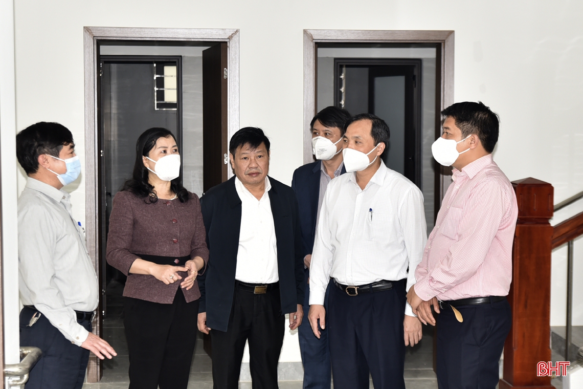 Chủ tịch Hội Người cao tuổi Việt Nam tặng quà, chúc tết tại Hà Tĩnh