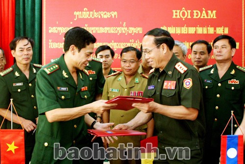 Bộ đội biên phòng 2 tỉnh Hà Tĩnh, Nghệ An và các tỉnh biên giới nước bạn Lào tổ chức tọa đàm, ký biên bản phối hợp bảo vệ chủ quyền an ninh biên giới. Bộ đội biên phòng 2 tỉnh Hà Tĩnh, Nghệ An và các tỉnh biên giới nước bạn Lào tổ chức tọa đàm, ký biên bản phối hợp bảo vệ chủ quyền an ninh biên giới.