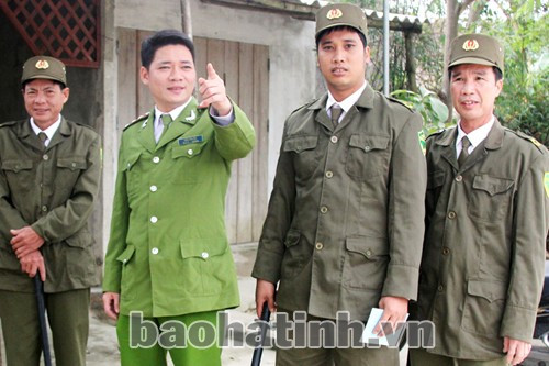 Công an huyện Đức Thọ phối hợp với Công an xã Trường Sơn tuyên truyền, vận động người dân chấp hành các đường lối, chủ trương của Đảng, pháp luật ở khu vực giáp ranh