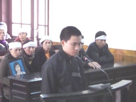 Bị cáo Nguyễn Viết Qúy trước vành móng ngựa