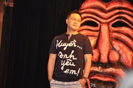 Thiên - con trai anh Bộ đem lòng yêu Huyền tha thiết, đây cũng chính là điểm bắt đầu để "cởi nút" những lọc lừa, dối trá đã tồn tại trong gia đình từ lâu.