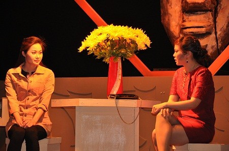 Nhằm để che dấu và giữ thể diện cho gia đình chồng, chị Loan đã cắn răng chịu đựng vết nhơ mà chồng gây ra cách đây 6 năm với Huyền.