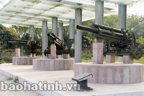 Pháo 105 mm thuộc trận địa Pháp ở khu trung tâm Tập đoàn cứ điểm