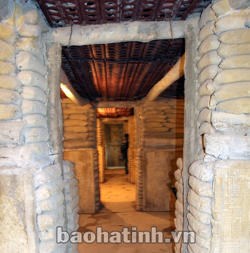 Phía trong căn hầm Đờ Cát được bố trí nhiều ngăn, phòng làm việc của Tập đoàn cứ điểm