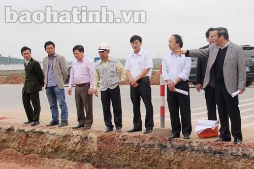 Bí thư Tỉnh ủy yêu cầu chậm nhất trước ngày 20/3/2014, huyện Kỳ Anh, Cẩm Xuyên và các ngành liên quan phải bàn giao toàn bộ mặt bằng sạch cho các đơn vị thi công.