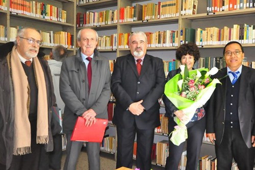 Đại sứ Việt Nam tại Italy Nguyễn Hoàng Long (ngoài cùng bên phải) cùng bà Nora Tagliazucchi và các đại biểu. Ảnh: Phạm Thành