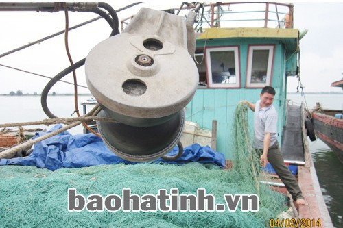 Đi biển là một nghề nguy hiểm, rủi ro cao, trong khi đó, các chính sách, chế độ hỗ trợ ngư dân vẫn còn hạn chế.