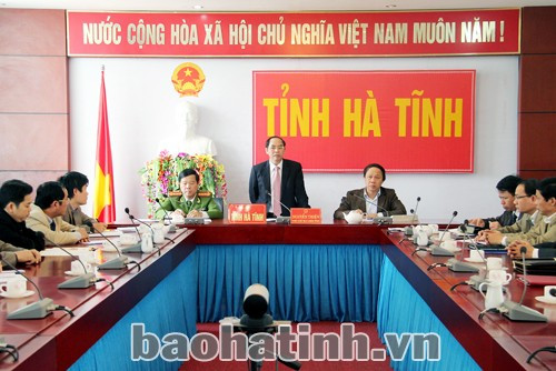 Phó Chủ tịch UBND tỉnh Nguyễn Thiện điều hành điểm cầu Hà Tĩnh. Phó Chủ tịch UBND tỉnh Nguyễn Thiện điều hành điểm cầu Hà Tĩnh.