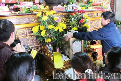 Hoạt động mê tín dị đoan ở đền Chợ Củi (Nghi Xuân - Hà Tĩnh)