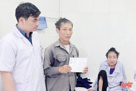 Đồng hành, sẻ chia với bệnh nhân gặp hoàn cảnh khó khăn