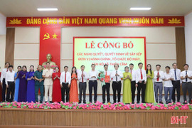 Rộn ràng thời khắc lịch sử tại 69 xã, phường ở Hà Tĩnh