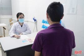 Để người nhiễm HIV từ bỏ khói thuốc lá