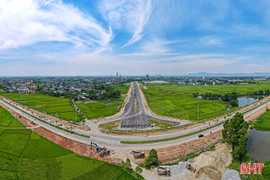 Gấp rút thay "áo mới" cho đường Ngô Quyền, TP Hà Tĩnh