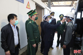 Giám sát chặt chẽ người nhập cảnh qua Cửa khẩu quốc tế Cầu Treo