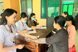Gần 2.700 người được khám sàng lọc ung thư vú, tuyến giáp