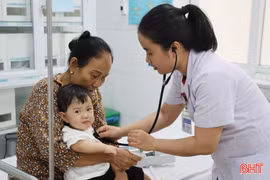 Nắng nóng gay gắt, nhiều bệnh lý nguy hiểm “vào mùa”