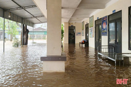 Không để gián đoạn công tác khám, chữa bệnh cho người dân vùng ngập lũ