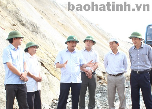 Bí thư Tỉnh ủy Nguyễn Thanh Bình: Ban quản lý KKT Vũng Áng cần phối hợp với các đơn vị tư vấn, giám sát chặt chẽ quá trình thi công, đảm bảo tiến độ, coi trọng chất lượng công trình.