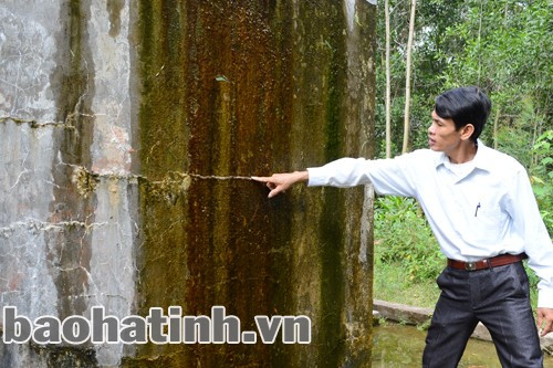 Công trình nước sạch Bắc Sơn (Thạch Hà) bị rò rỉ, dầm thấm đã lâu nhưng không có nguồn kinh phi nâng cấp