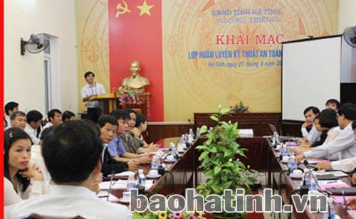 Gần 100 học viên tham gia lớp tập huấn