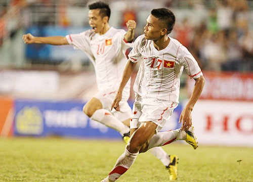 Văn Thắng (17) mở tỉ số cho U23 Việt Nam. Ảnh: Đức Đồng.