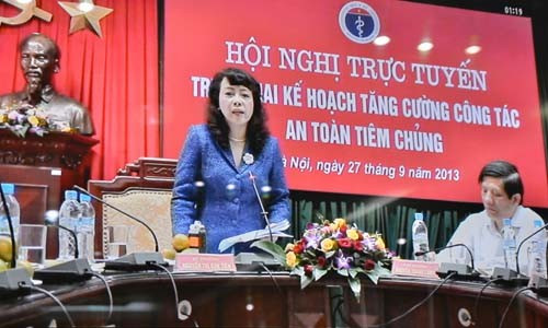 Bộ trưởng Bộ Y tế Nguyễn Thị Kim Tiến: "Người thực hiện và các điểm tiêm đóng vai rò quyết định về ATTC. Bộ Y tế tiếp tục chỉ đạo, tổ chức thanh tra, kiểm tra toàn diện, có khen thưởng và kỷ luật về nội dung này'
