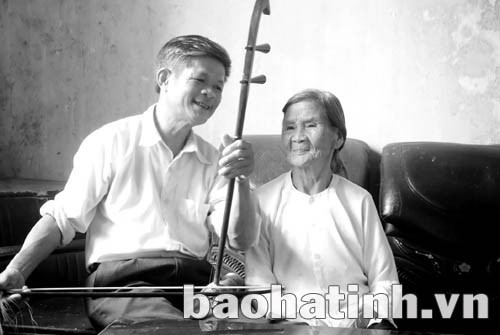 Niềm vui tuổi già. Ảnh: Đậu Bình