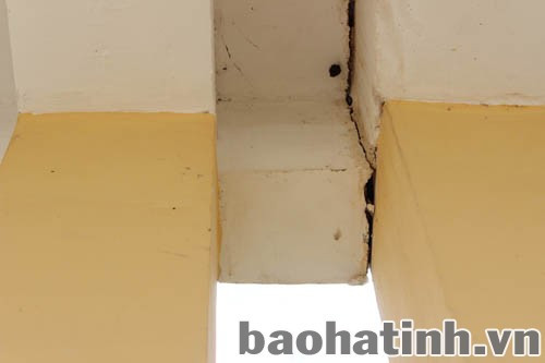 Một điểm gãy, nhìn từ dưới hầm phai lên