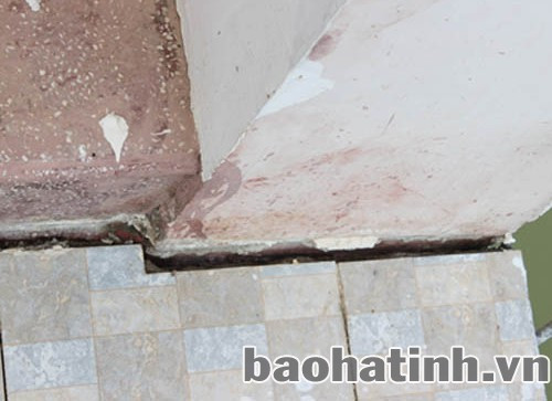 Liên kết tại một điểm nữa cũng đang bị tách rời