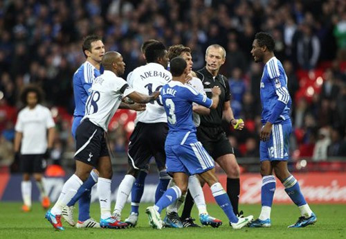 Trận derby thành London làm nóng giải Ngoại Hạng Anh tuần này.