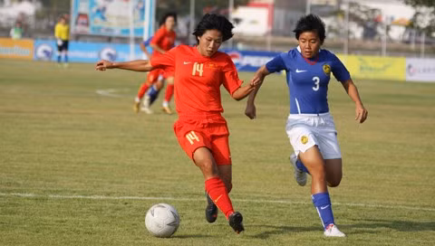 Kim Chi (14) ghi bàn nhưng nữ VN không thể thắng Myanmar Ảnh: Đức Anh
