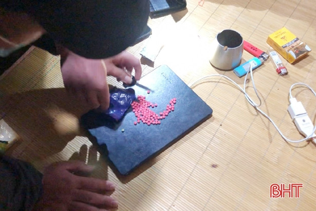 Công an Hương Sơn tạm giam đối tượng tàng trữ hơn 190 viên hồng phiến