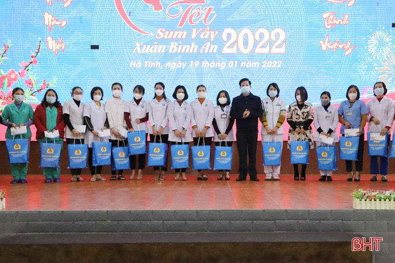 Người lao động ngành y tế Hà Tĩnh vui “Tết sum vầy - Xuân bình an”