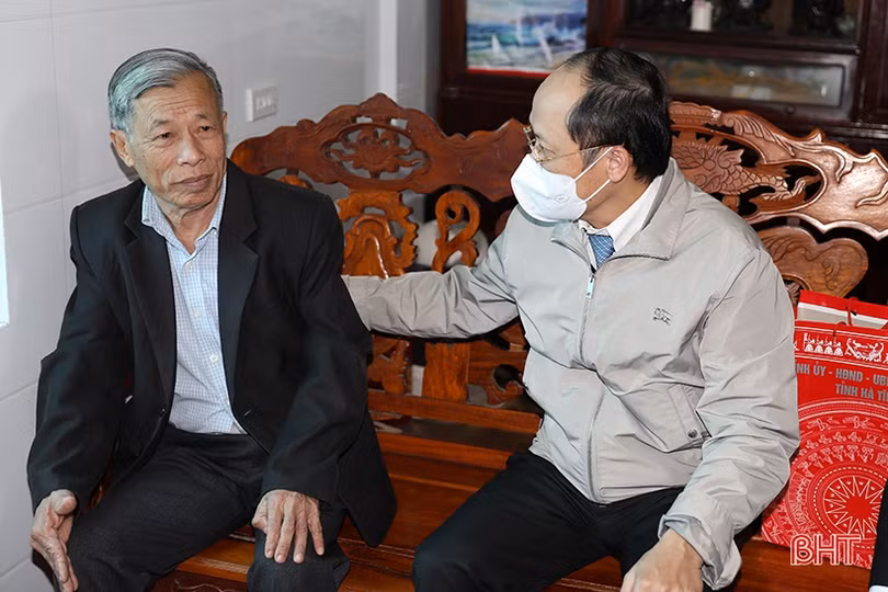 Lãnh đạo Hà Tĩnh chúc tết gia đình chính sách, người cao tuổi