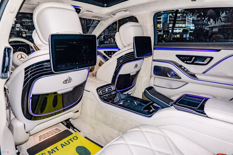 Loạt ôtô siêu sang và siêu xe về Việt Nam dịp cận Tết