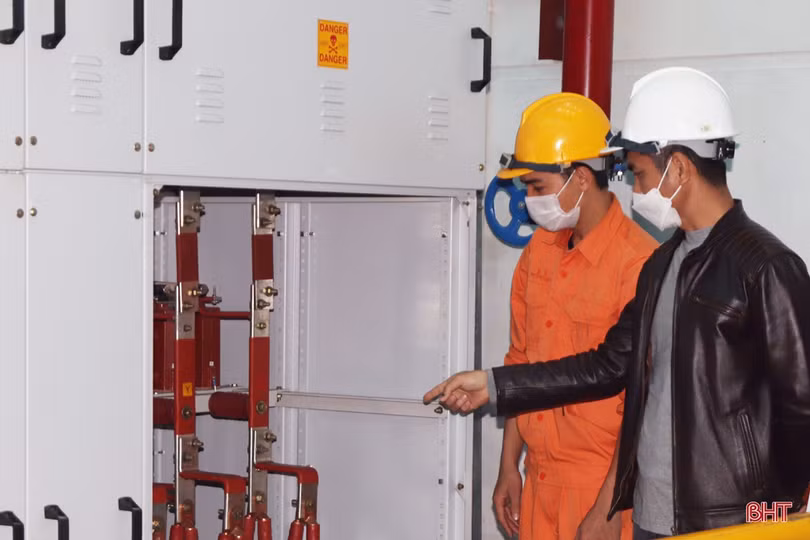 Có gì trong Nhà máy Thủy điện Ngàn Trươi