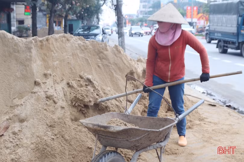 Mưu sinh trên phố những ngày cuối năm ở Hà Tĩnh